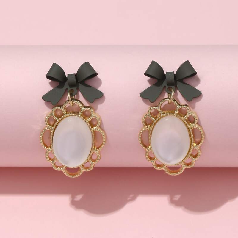 

Bow Decor Earrings, White