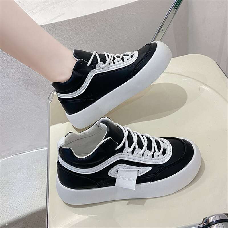 

Colorblock Lace Up Front Sneakers, Black