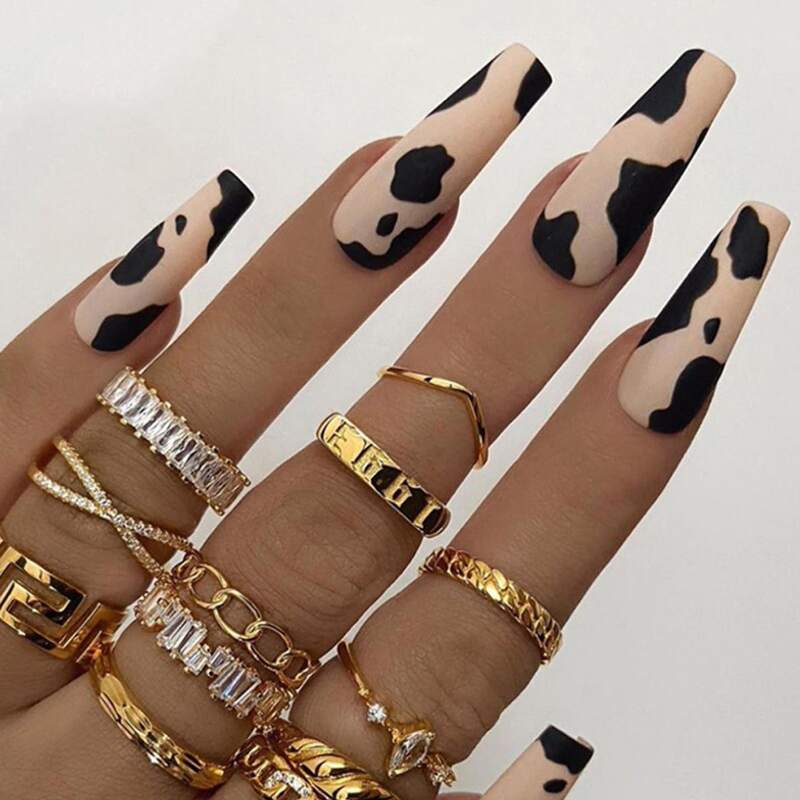 

24pcs Cow Pattern Fake Nail, Black
