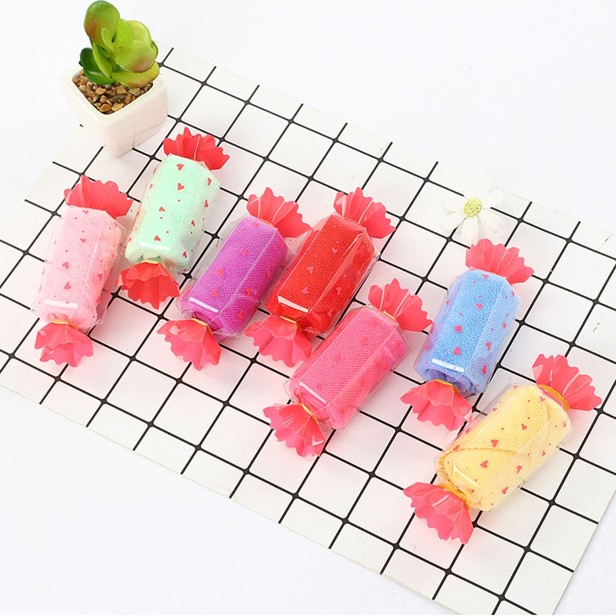 

1pc Candy Shaped Random Color Towel, Multicolor