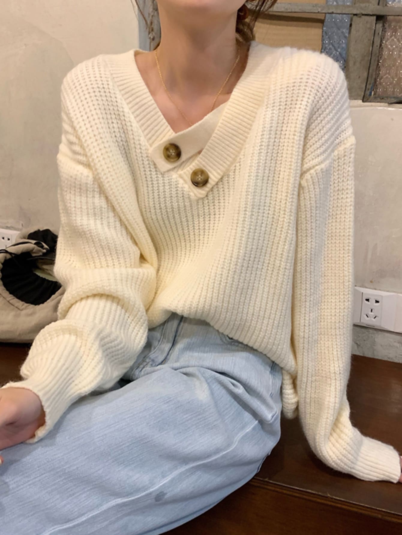 紐扣細節落肩袖套頭衫毛衣 - 杏色 - 查看 1