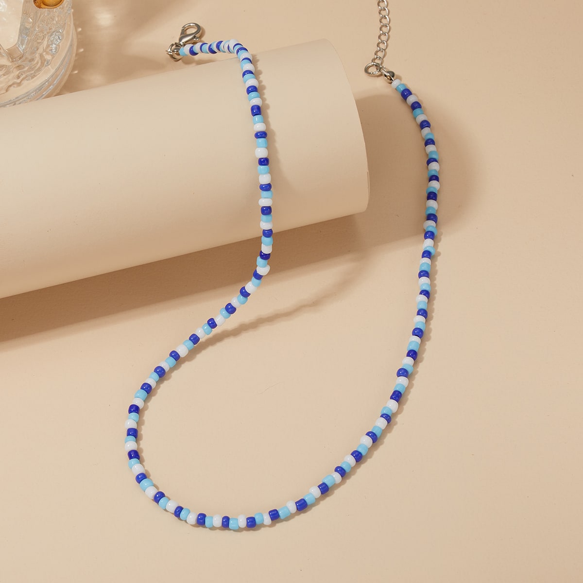 Ожерелье из красочных бусин