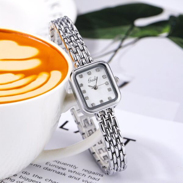 

Rhinestone Decor Square Pointer Quartz Watch