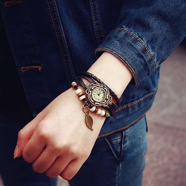 

Vintage Round Pointer Quartz Watch