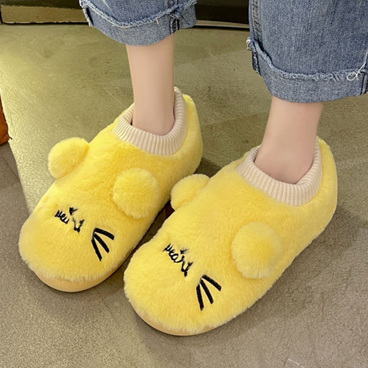 

Ear Decor Slippers, Yellow