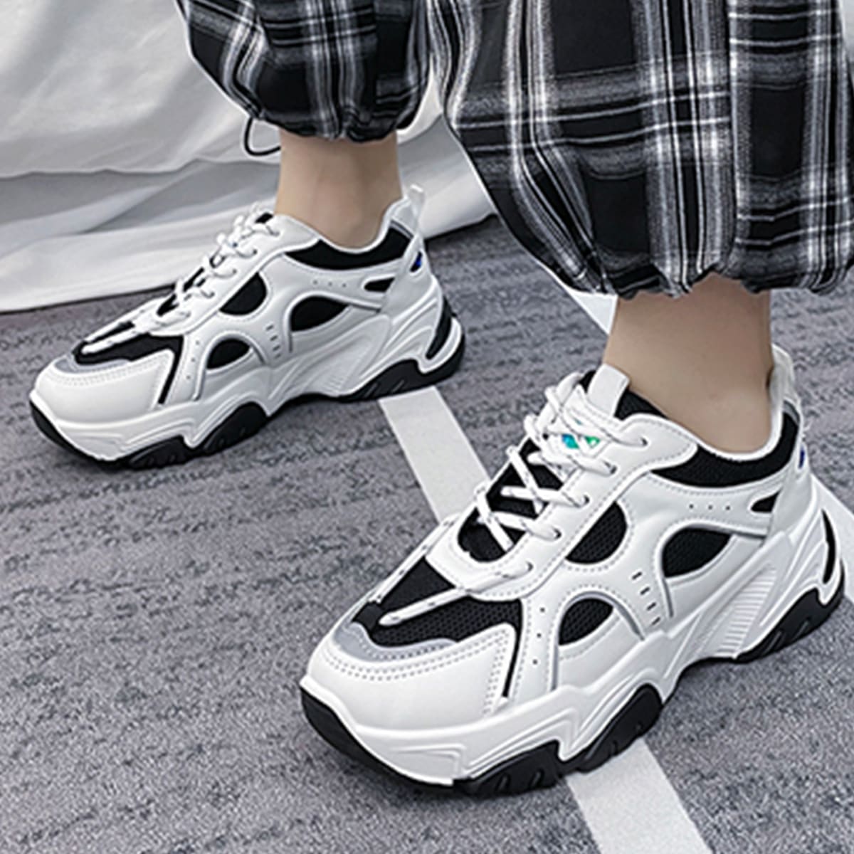 

Colorblock Lace Up Front Chunky Sneakers, Black