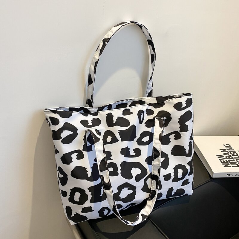 

Leopard Graphic Tote Bag, Black and white
