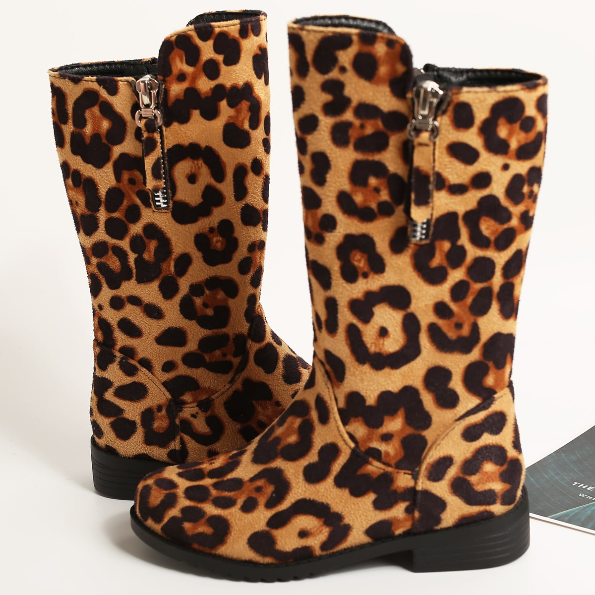 Ботинки с леопардовым узором на молнии