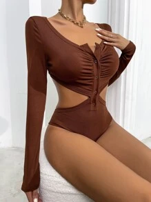 Body fruncido con abertura con botón - Café integral - Ver 1