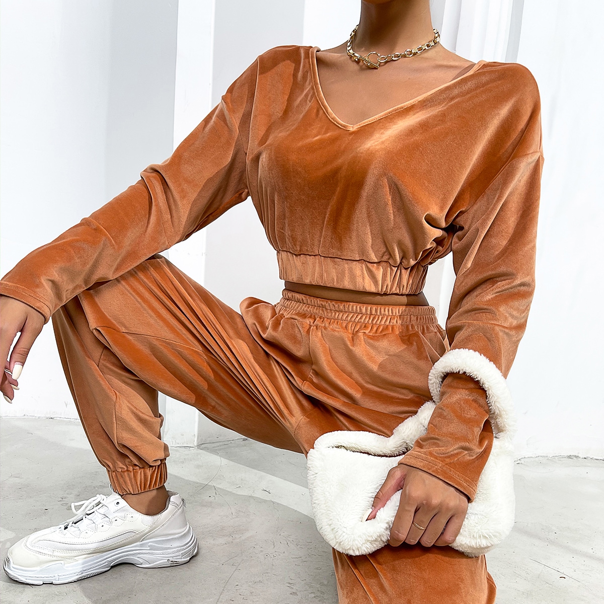 бархатный Короткий пуловер & Спортивные брюки