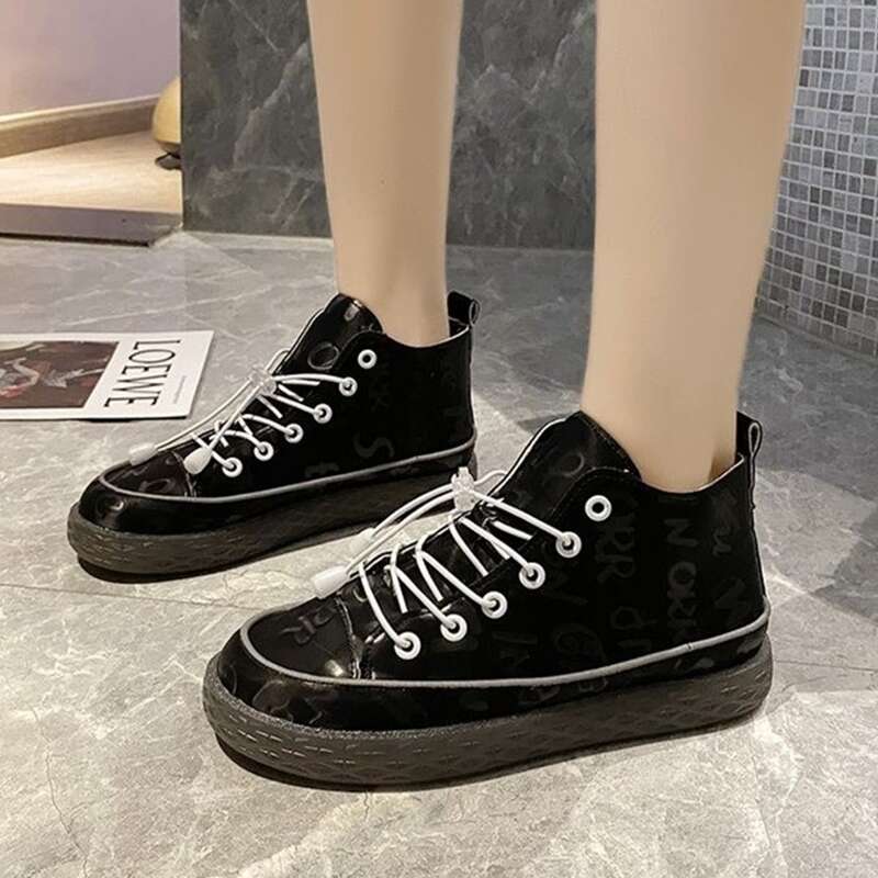 

Lace-up Front Skate Shoes, Black