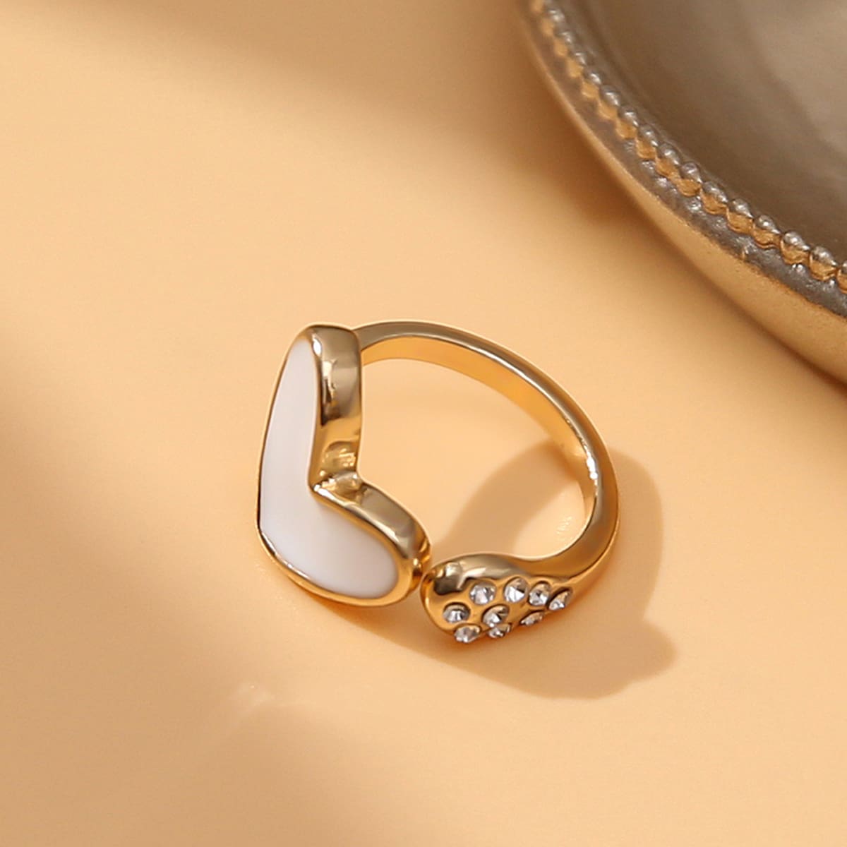 

Heart Decor Cuff Ring, White