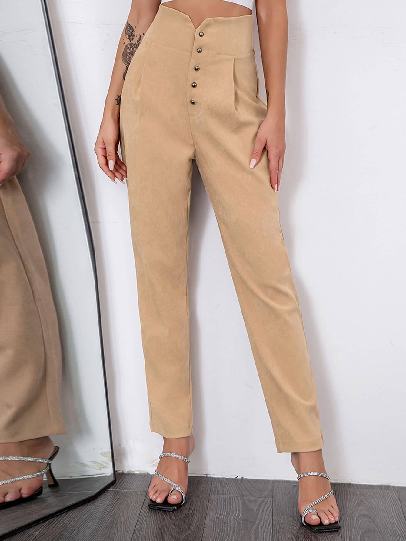 Double Crazy 缺口V領腰褶皺長褲 - 卡其色 - 查看 1