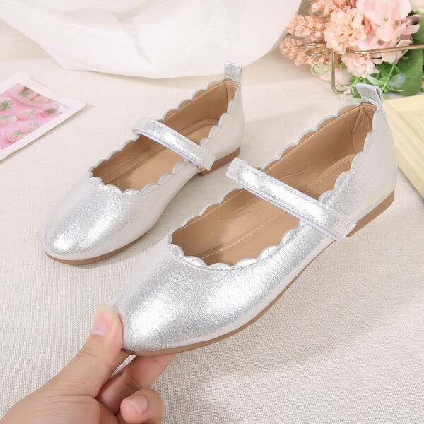 

Girls Scallop Detail Flats, Silver