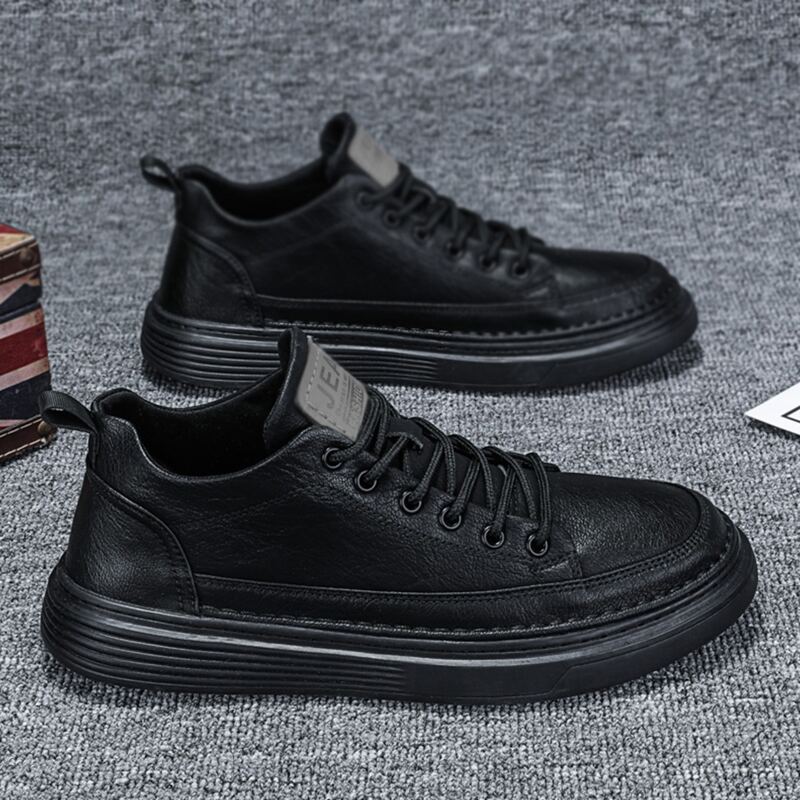 

Guys Minimalist Lace-up Front Skate Shoes, Black