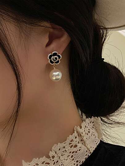 ドロップイヤリング 人工パール ＆ 花デコレーション