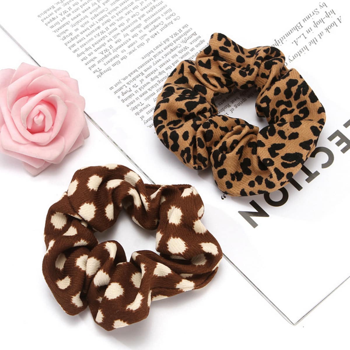 

2pcs Leopard Print Scrunchie, Multicolor