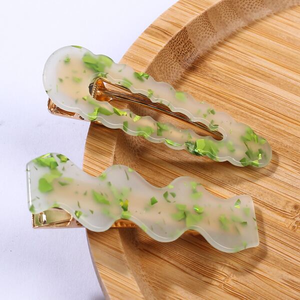 

2pcs Structured Hair Clip, Multicolor
