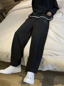 Manfinity Pantalón de chándal suelto para hombre con parches de letras y cintura con cordón - Negro - Ver 3