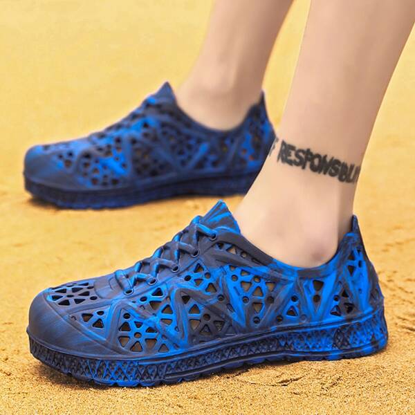 

Men Colorblock Hollow Out Design Vented Clogs, Blue