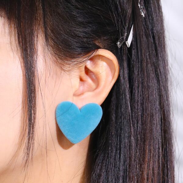 

Heart Decor Stud Earrings, Blue