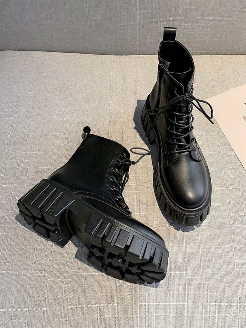 Fall/Winter 2025 Black Round Toe Short Ankle Boots For Women, Side Zipper Thick Sole, Fashion Elevated, Versatile, Soft Leather, Lace-Up, Outdoor Anti-Slip, Casual Classic, Plus Size Motorcycle Boots