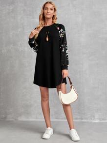 EMERY ROSE Vestido con estampado floral de manga raglán - Negro - Ver 3