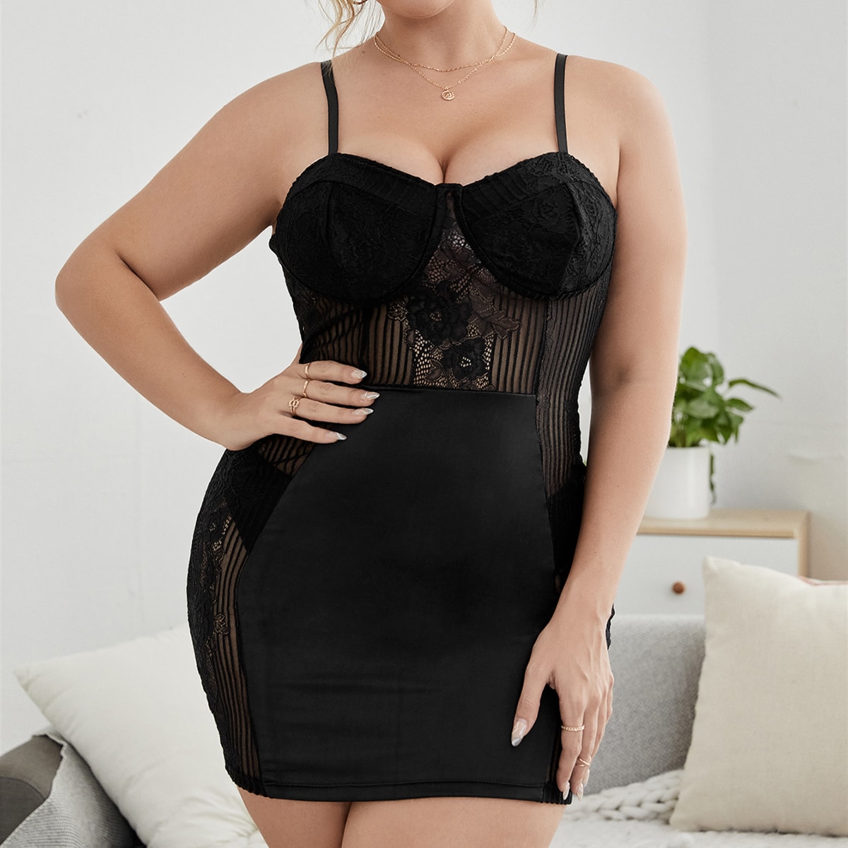 размера плюс Комбинация с кружевной отделкой со стрингами