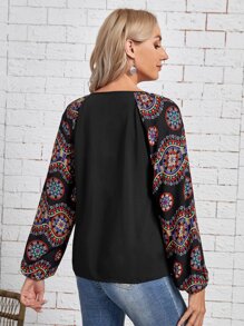 EMERY ROSE Blusa con estampado de dibujo de manga raglán - Negro - Ver 2