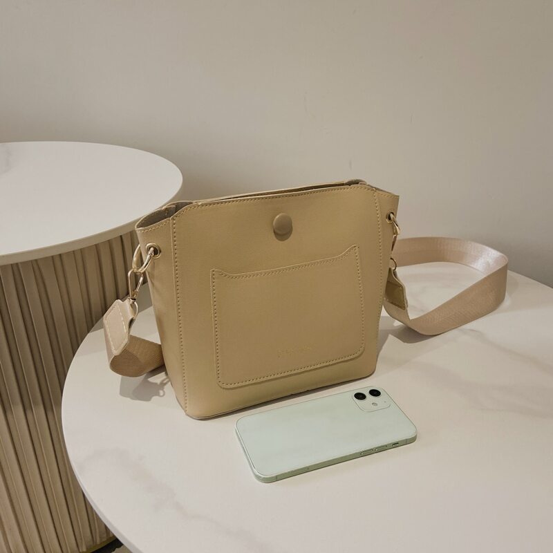

Minimalist Crossbody Bag, Khaki