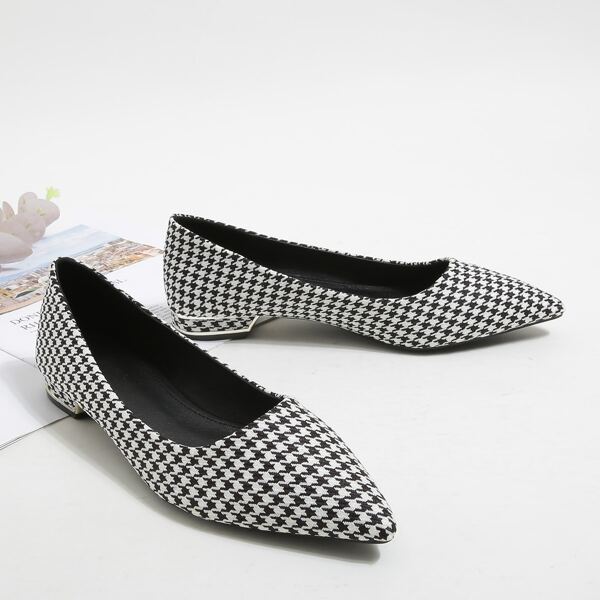

Houndstooth Pattern Point Toe Flats, Black and white