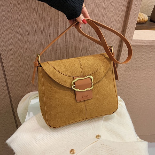 

Buckle Decor Flap Shoulder Bag, Brown