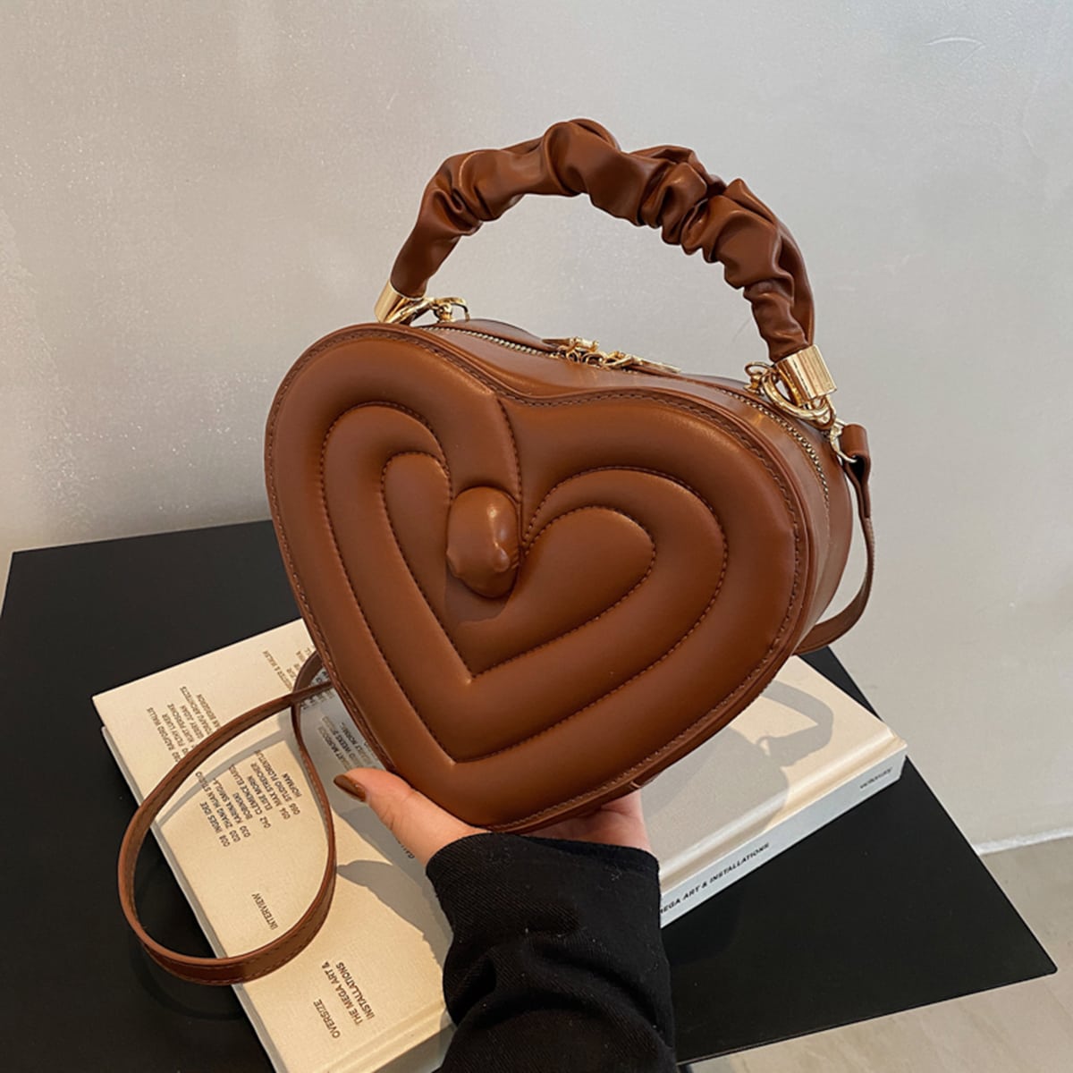 Сумка для новинок со стеганым узором в форме сердца