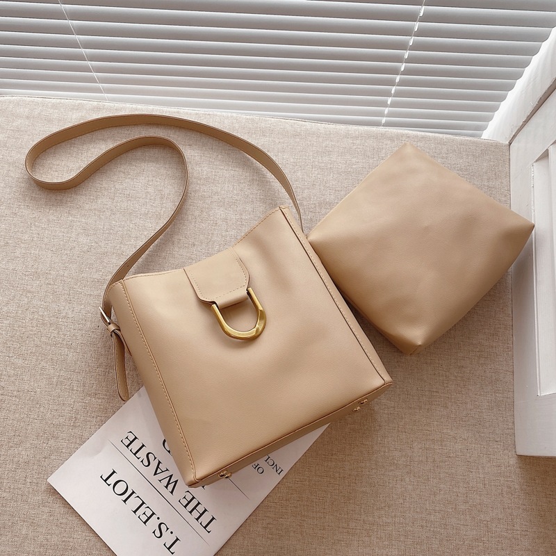 

Minimalist Crossbody Bag, Khaki