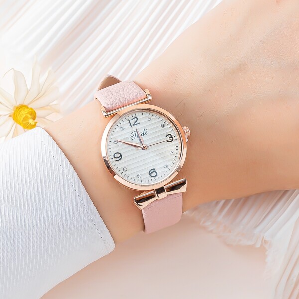 

Rhinestone Decor Round Pointer Quartz Watch