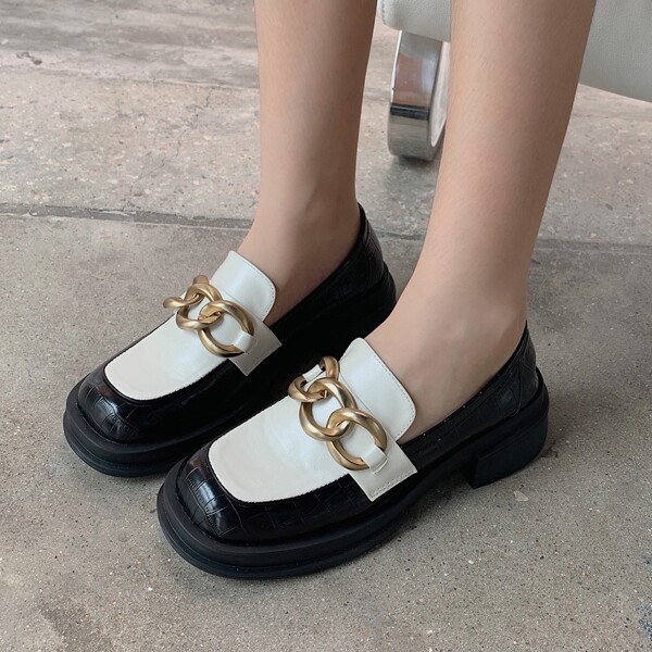 

Colorblock Croc Embossed Metal Decor Loafer Pumps, Black