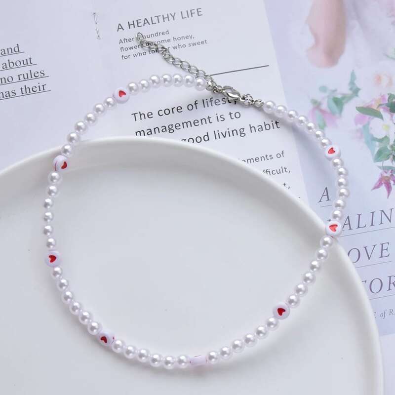 

Heart Graphic Faux Pearl Beaded Necklace, White