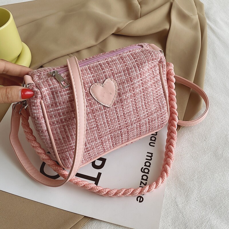 

Heart Decor Shoulder Bag, Pink