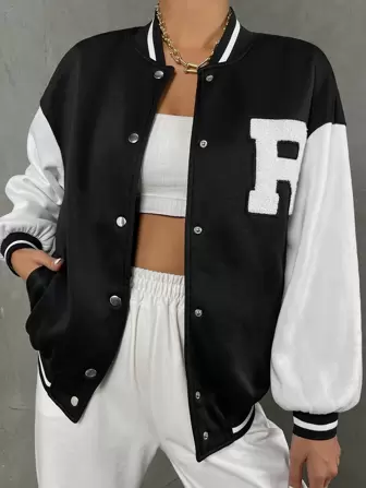 Chaqueta universitaria de hombros caídos con bloqueo de color y bordado de letras