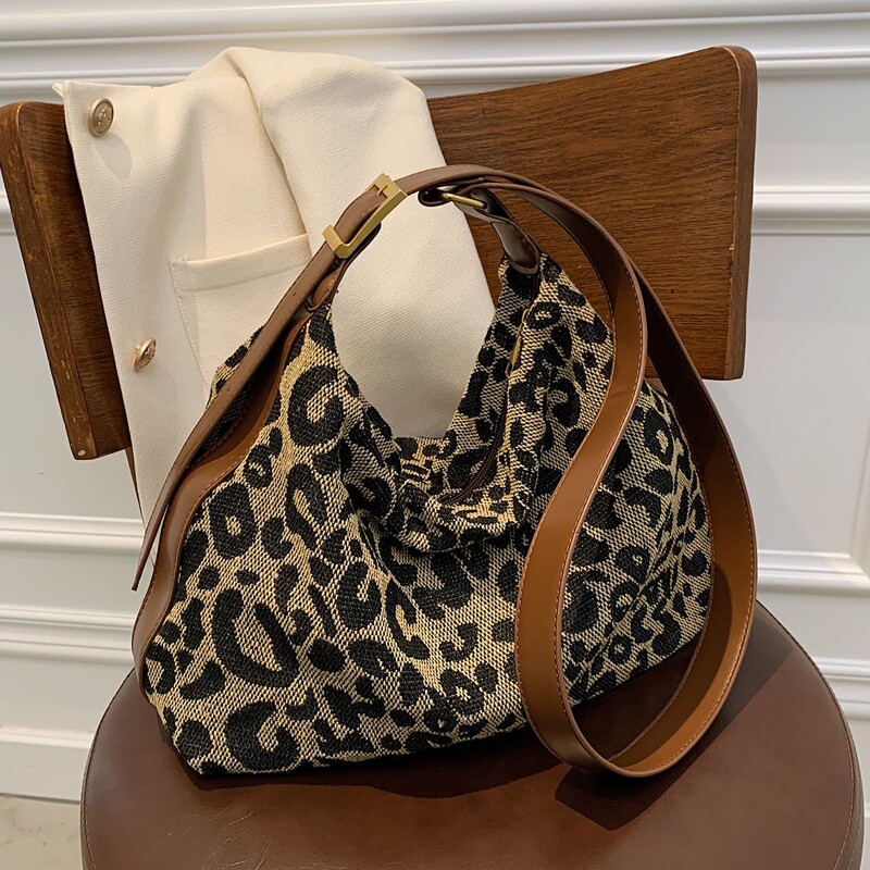 

Leopard Shoulder Bag, Coffee brown