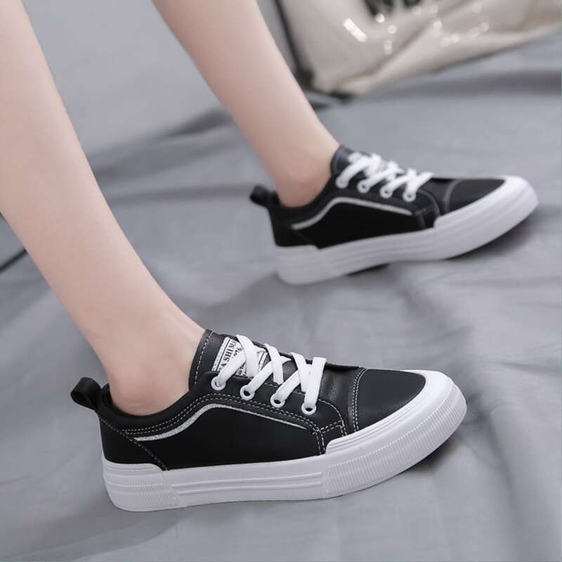 

Colorblock Lace Up Front Sneakers, Black