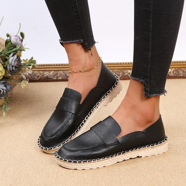 

Minimalist Stitch Trim Loafers, Black