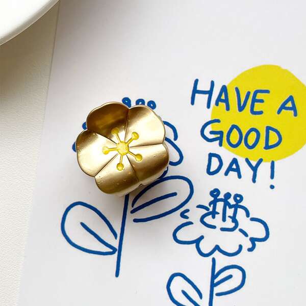 

Flower Design Hair Claw, Gold