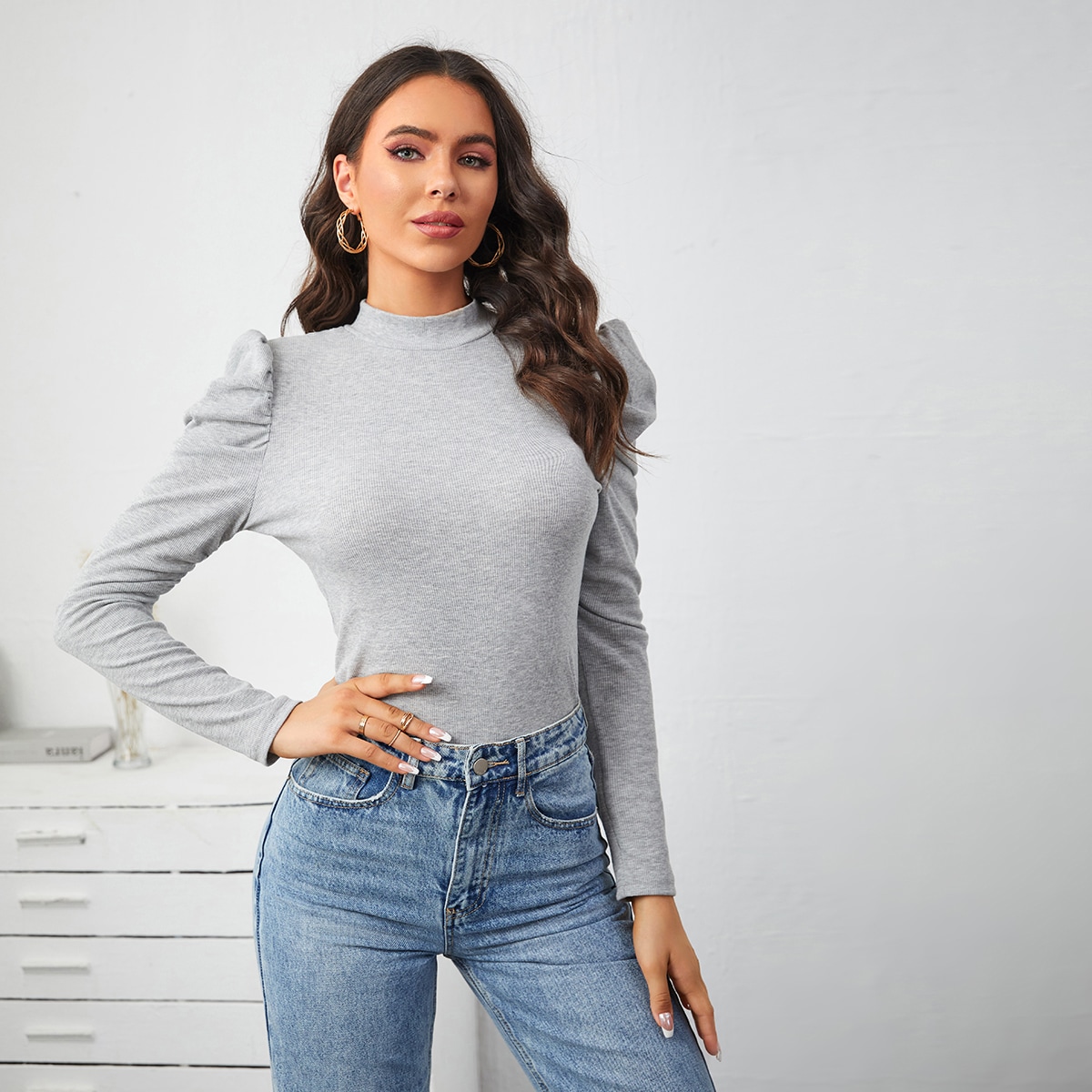 Топ с воротником-стойкой