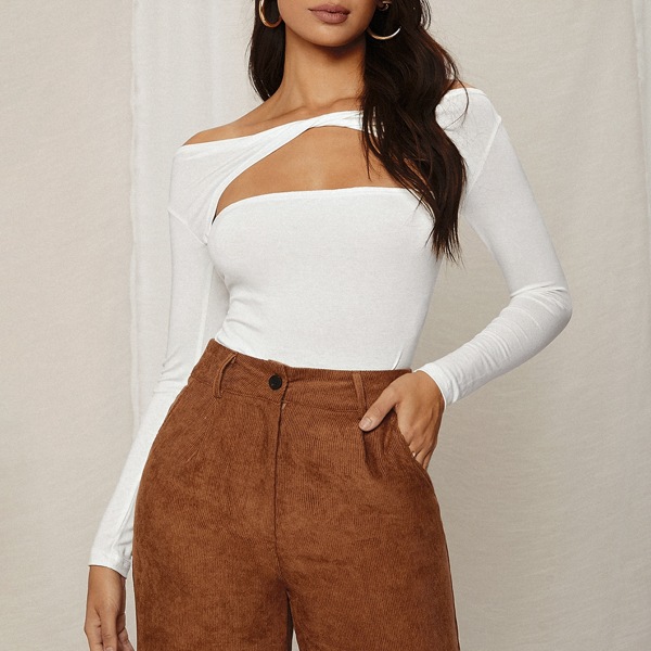 

Cut Out Twist Front Off Shoulder Tee, White