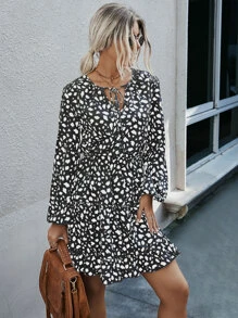 斑點印花繫帶領燈籠袖荷葉邊洋裝 - 黑與白 - 查看 3