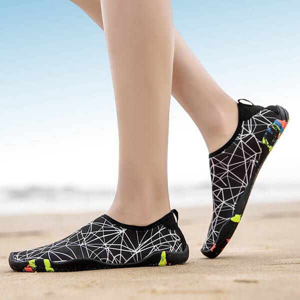 

Geometric Graphic Slip On Water Shoes, Multicolor