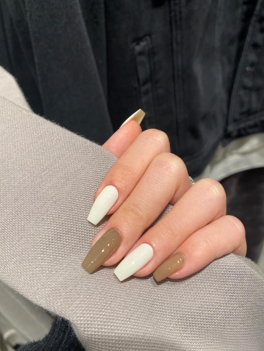 24 miếng móng tay giả đồng màu và 1 miếng băng keo và 1 miếng dũa móng - Nhiều màu - Xem 1