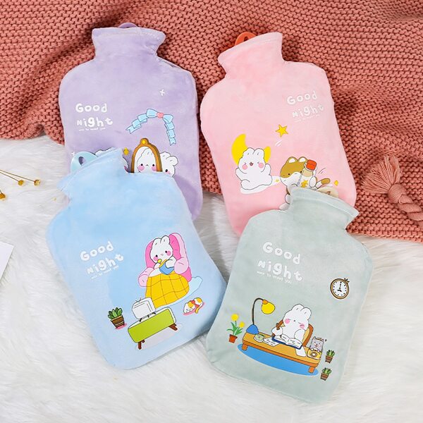 

1pc Cartoon Graphic Random Cover Hot Water Bag, Multicolor