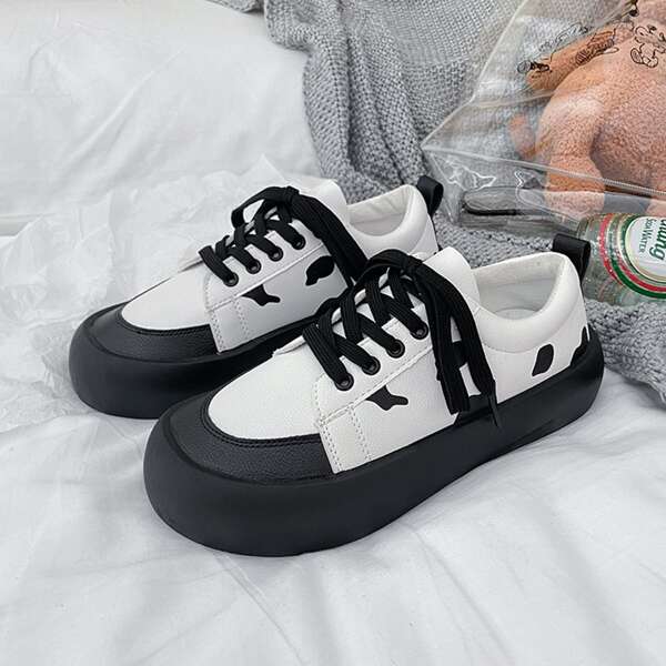 

Two Tone Lace-up Front Skate Shoes, Black